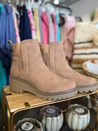 Misses Chelsea Ankle Boot in Taupe